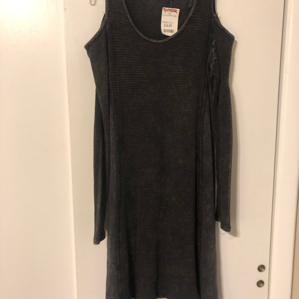 Super soft Able BNWT medium cold shoulder tunic - Picture 2 of 5